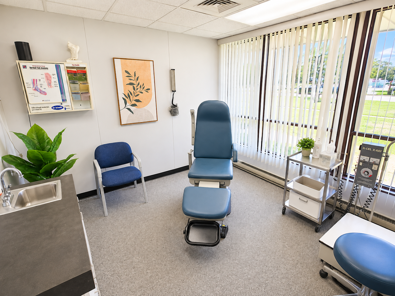 Exam room with podiatry chair at Horizon Foot and Ankle Specialists
